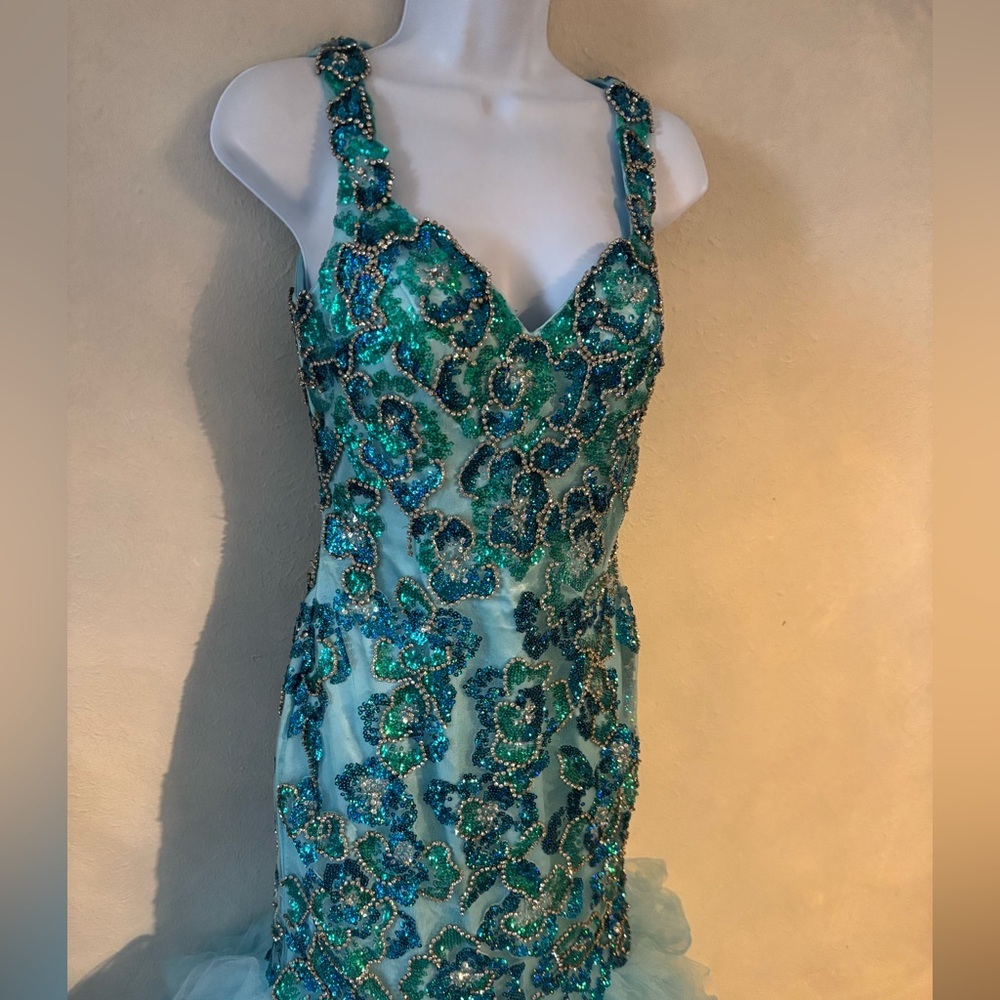 Poly Ariel Prom Dress - Picture 9 of 13